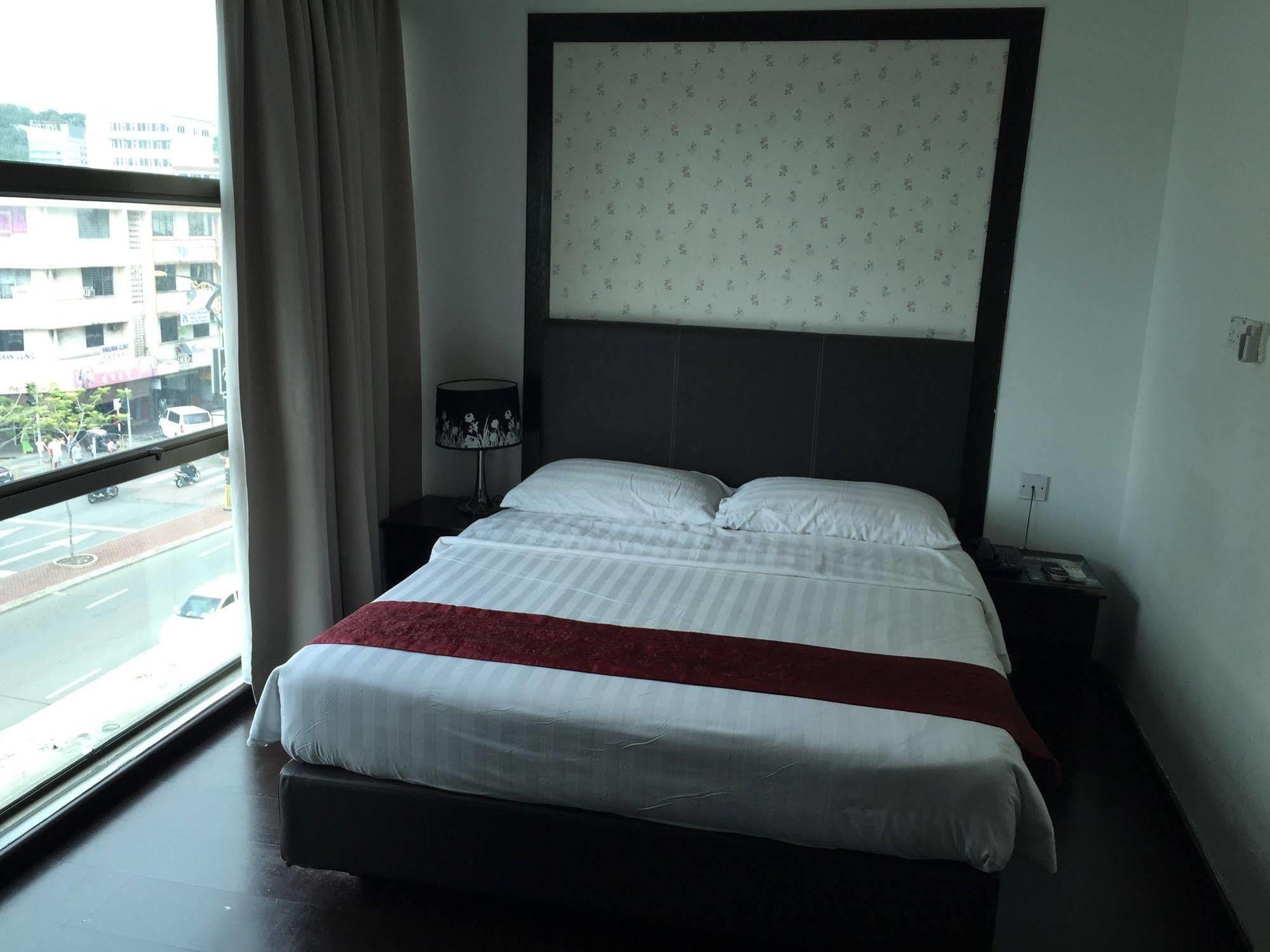 Le Hotel 2*